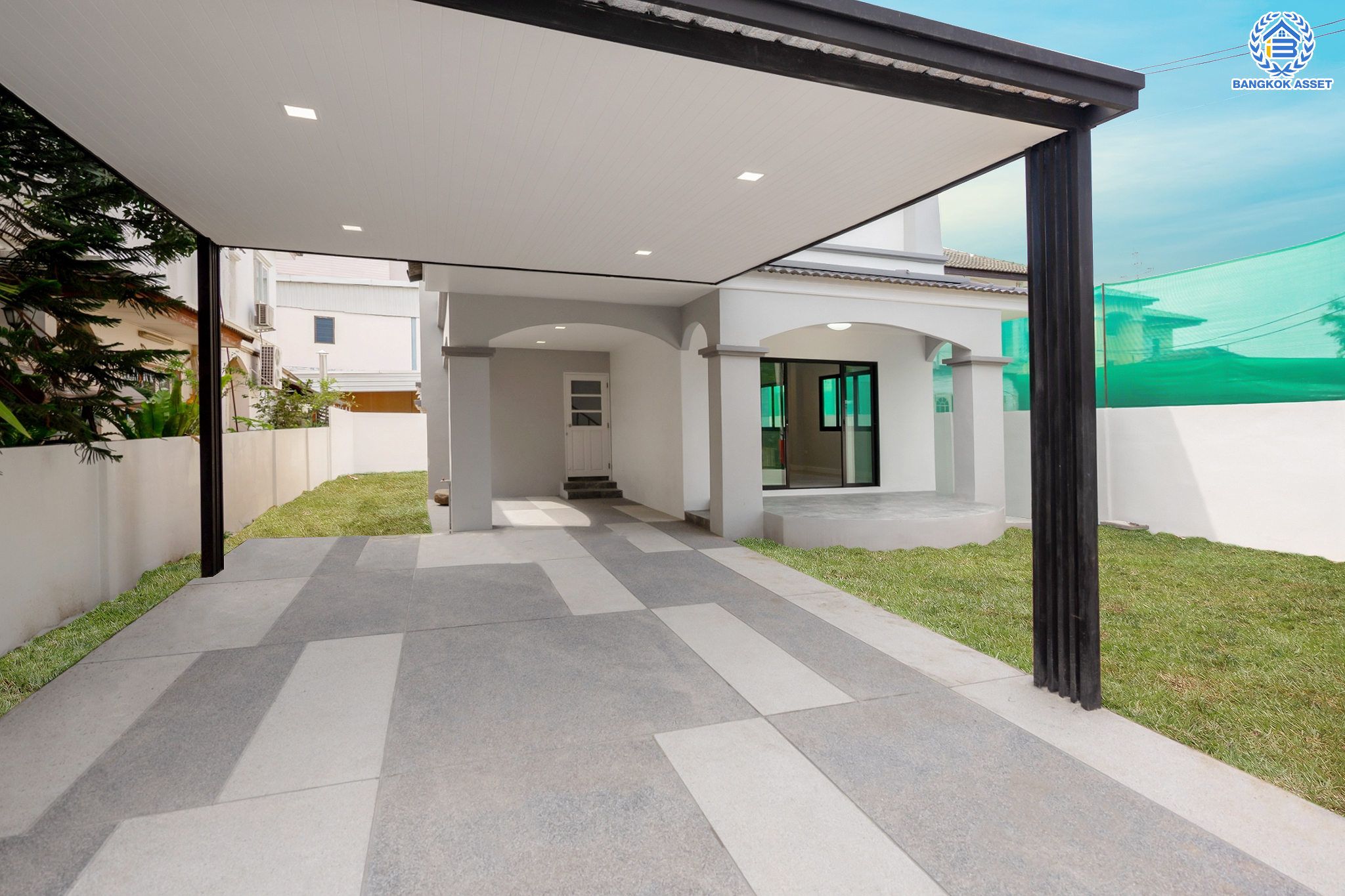 บ้านมือสองตกแต่งใหม่ ม.บุณฑริก วัชรพล-สุขาภิบาล5  เนื้อที่ 81.2 ตร.ว. ฟังก์ชัน 3 ห้องนอน 2 ห้องน้ำ จอดรถได้ 3 คัน บนทำเลเชื่อมต่อหลายเส้นทาง ถ.รามอินทรา ถ.สายไหม และ ถ.พหลโยธิน ใกล้สนามบินดอนเมือง ทางด่วน "รามอินทรา" และรถไฟฟ้าสายสีเขียว "สถานีคูคต"